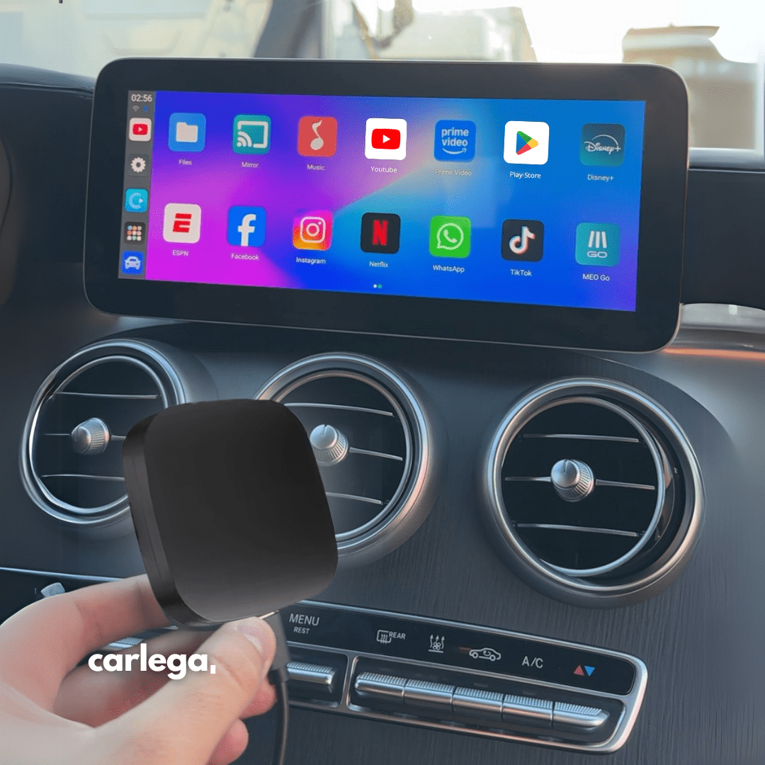 Smart Box Carlega en un Mercedes con Netflix, YouTube, Prime Video y Disney+ en la pantalla